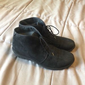 Dansko women’s size 40 black booties. Worn but in good condition.